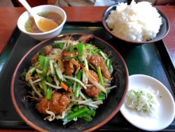 ニラレバ定食と...