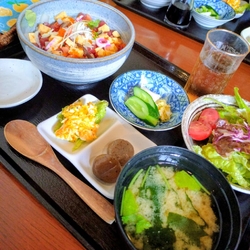 ばらちらしを食...
