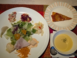 休日のお昼に伺...