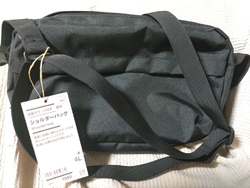 店内に入るとア...