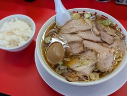 昼時はお店の前...