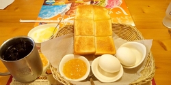 トーストを食べ...
