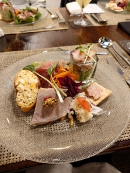 職場の仲間のお...