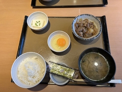 間が空いて、2...