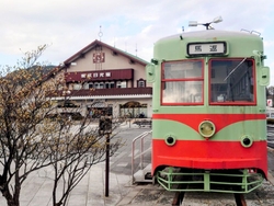 駅前広場の東武...