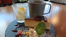 カフェでの訪問...