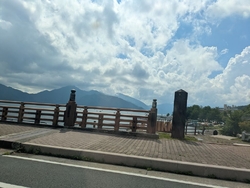 長いくねくねの...