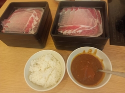 娘と買い物に出...