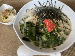 4人でランチ訪...