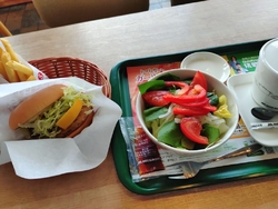 お昼ごろ来店。...