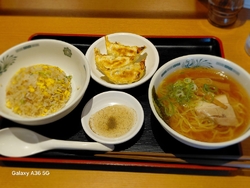 半ラーメン...