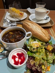 ランチに行って...