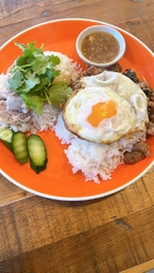 いつも満席で少...