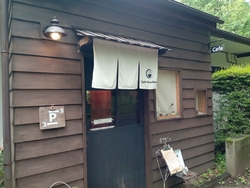 川のせせらぎが...