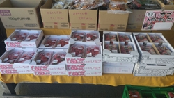 いちごが沢山売...