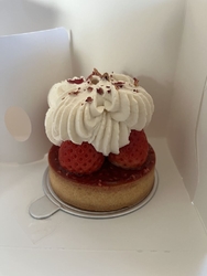 いちごが。鼻に...