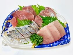 食材の調達で夕...