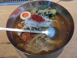 「冷麺とハーフ...