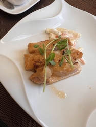 お店の中は白が...