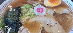 醤油ラーメンを...