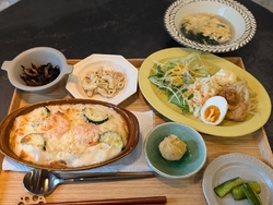 店内は大谷石を...