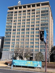 県庁の前を通っ...