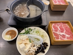 ランチに肉3皿...
