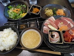 焼肉ランチに行...