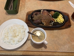 爆弾ハンバーグ...