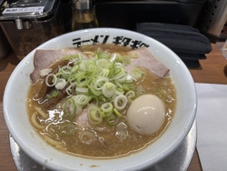 少し遅いお昼に...