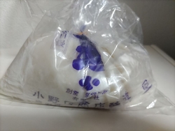 近くに行くと必...