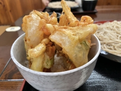 お昼に盛りそば...