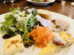 ランチ訪問です...