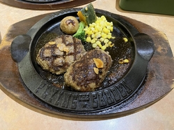 夕飯を食べに行...