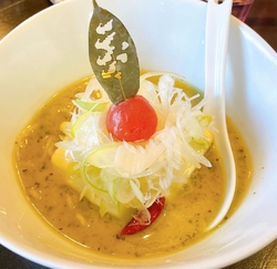 券売機の前で悩...