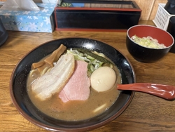 今日のお昼は村...