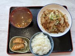 お昼を食べに訪...