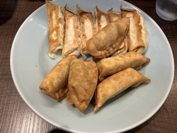 焼き餃子と揚げ...