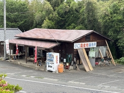 すぐ隣のレスト...