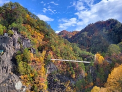 瀬戸合峡とは紅...