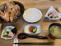 平日の昼どきに...