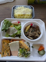 お昼を買いに行...