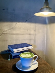 扉を開けると、...