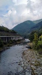 足尾ダム下流の...