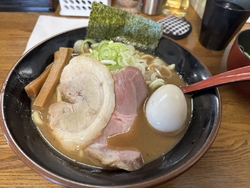 お昼に村岡屋本...