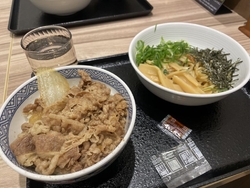 牛丼と油そばの...