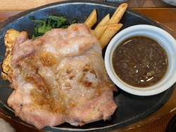 4人でランチ訪...