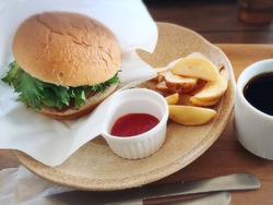 軽くランチを戴...