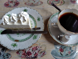 近くでコーヒー...