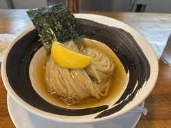 お昼に麺屋...